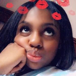 Meet your Posher, Leila